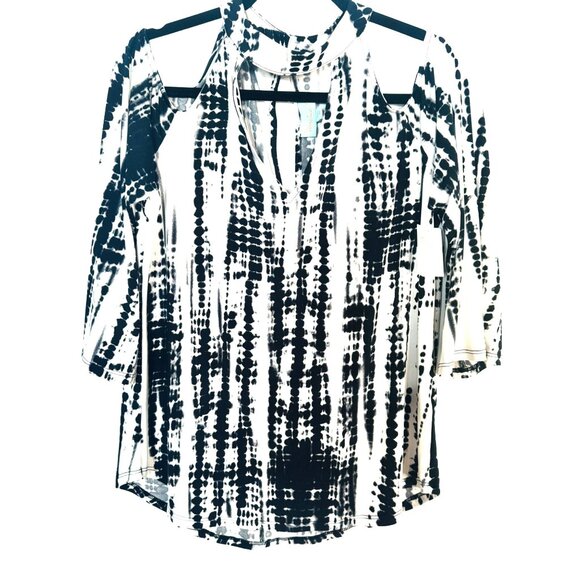 2/$30 NWT Veronica M. Medium Cold Shoulder Abstract Print Top Black & White - Picture 1 of 13
